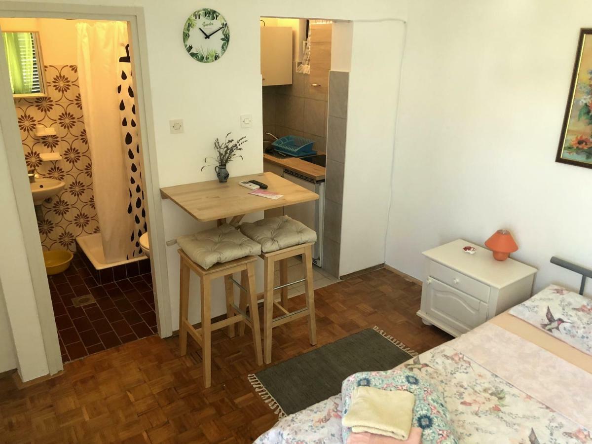 Guesthouse Vila Ruzmarin Ždrelac المظهر الخارجي الصورة